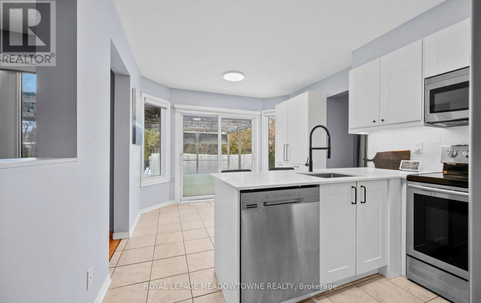 16 Cox Crescent, Brampton (Northwood Park), Ontario  L6X 3H1 - Photo 22 - W12909212