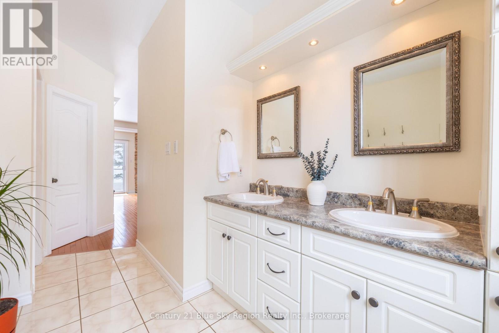 65 Marine Drive, Callander, Ontario  P0H 1H0 - Photo 21 - X12909450