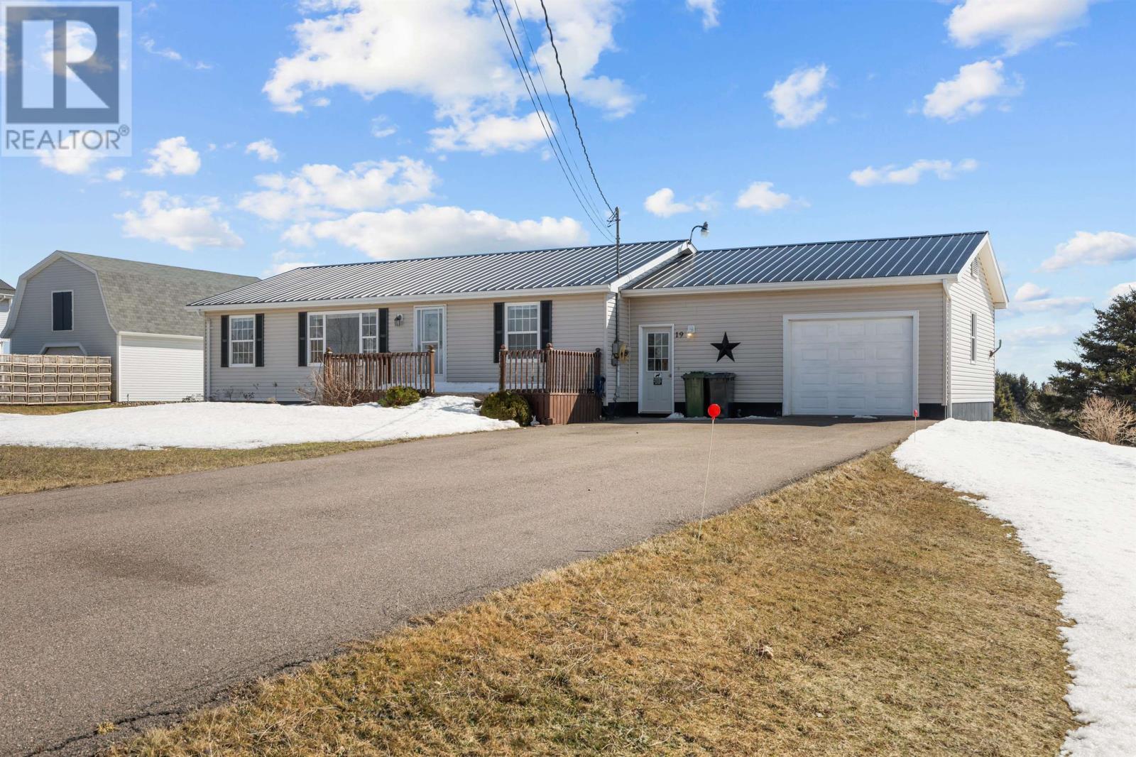 19 Macphee Avenue, Souris, Prince Edward Island  C0A 2B0 - Photo 20 - 202605196