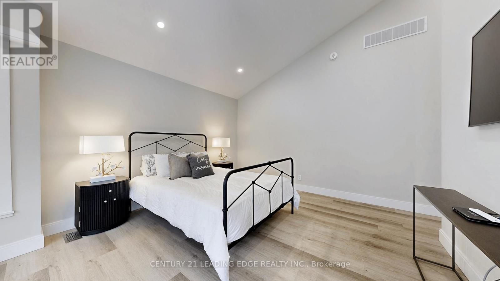 6 Beach Road, Whitchurch-Stouffville, Ontario  L4A 2G1 - Photo 20 - N12909468