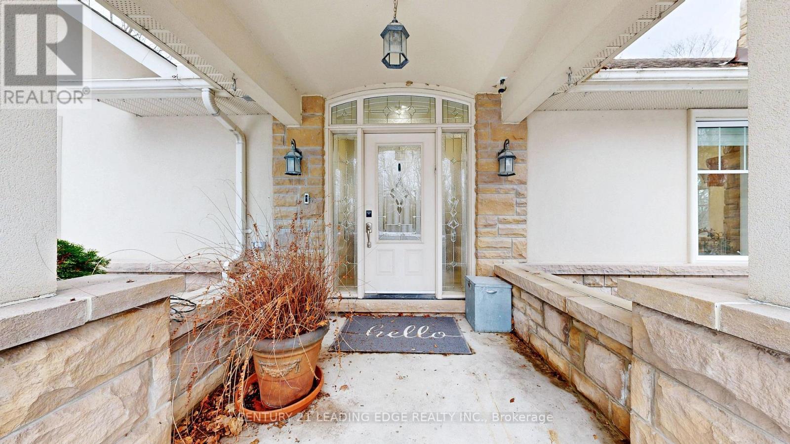 6 Beach Road, Whitchurch-Stouffville, Ontario  L4A 2G1 - Photo 3 - N12909468