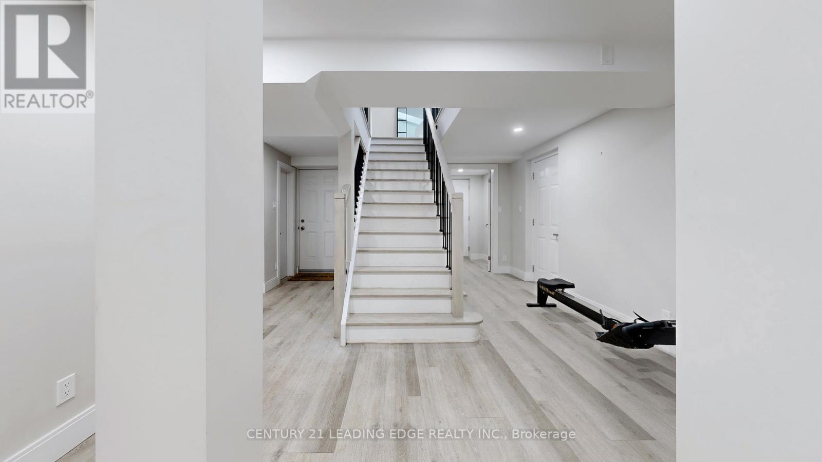 6 Beach Road, Whitchurch-Stouffville, Ontario  L4A 2G1 - Photo 37 - N12909468