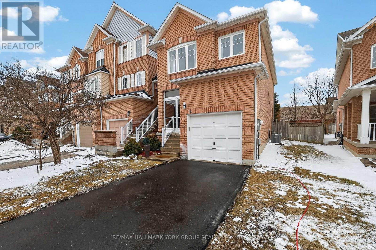 41 Baywell Crescent, Aurora, Ontario  L4G 7M8 - Photo 3 - N12909482