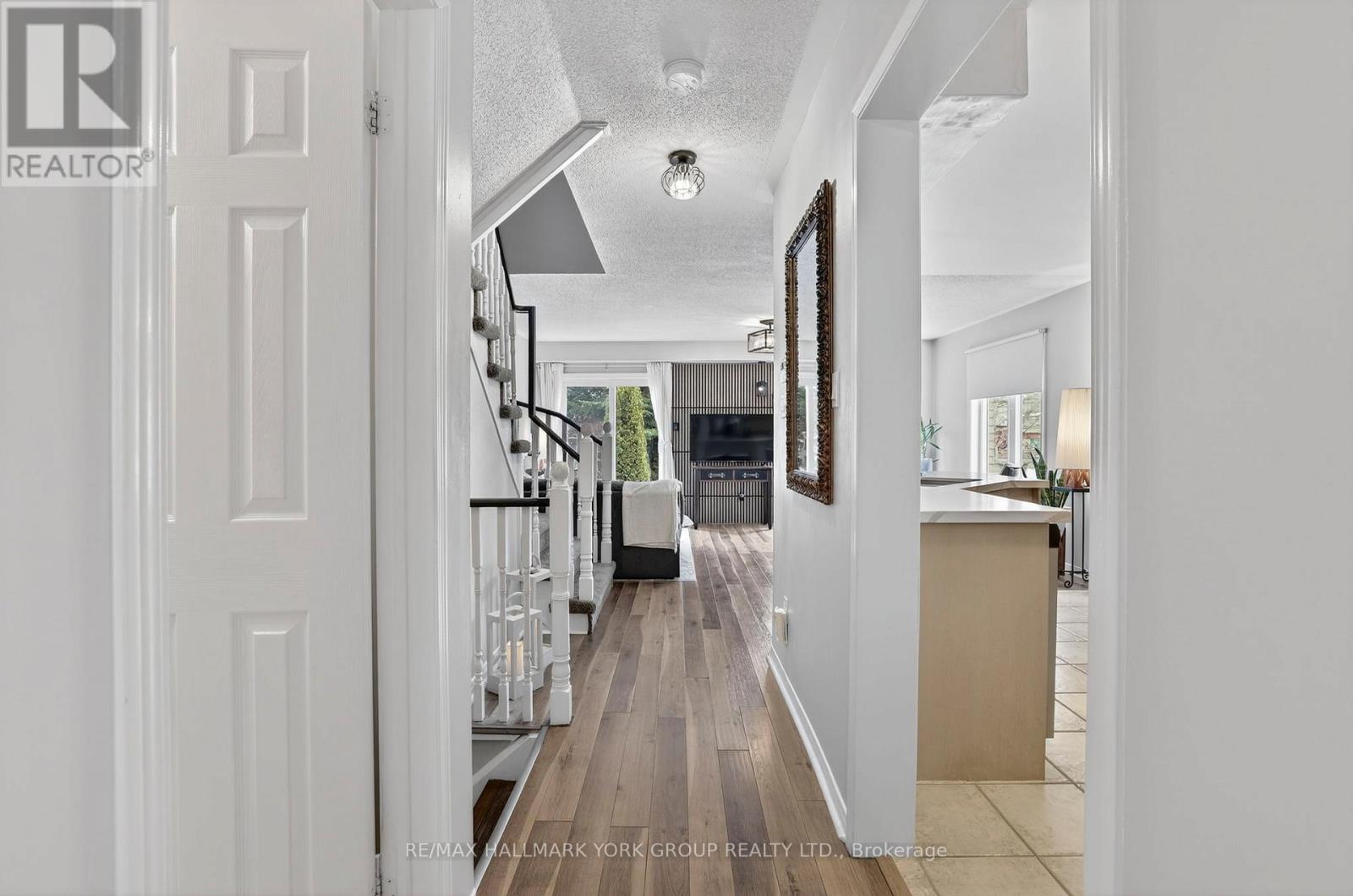 41 Baywell Crescent, Aurora, Ontario  L4G 7M8 - Photo 5 - N12909482