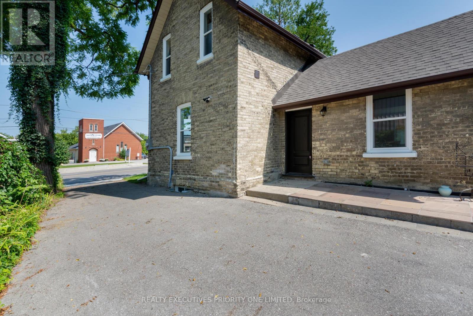 2195 King Road, King, Ontario  L7B 1G3 - Photo 3 - N12909484