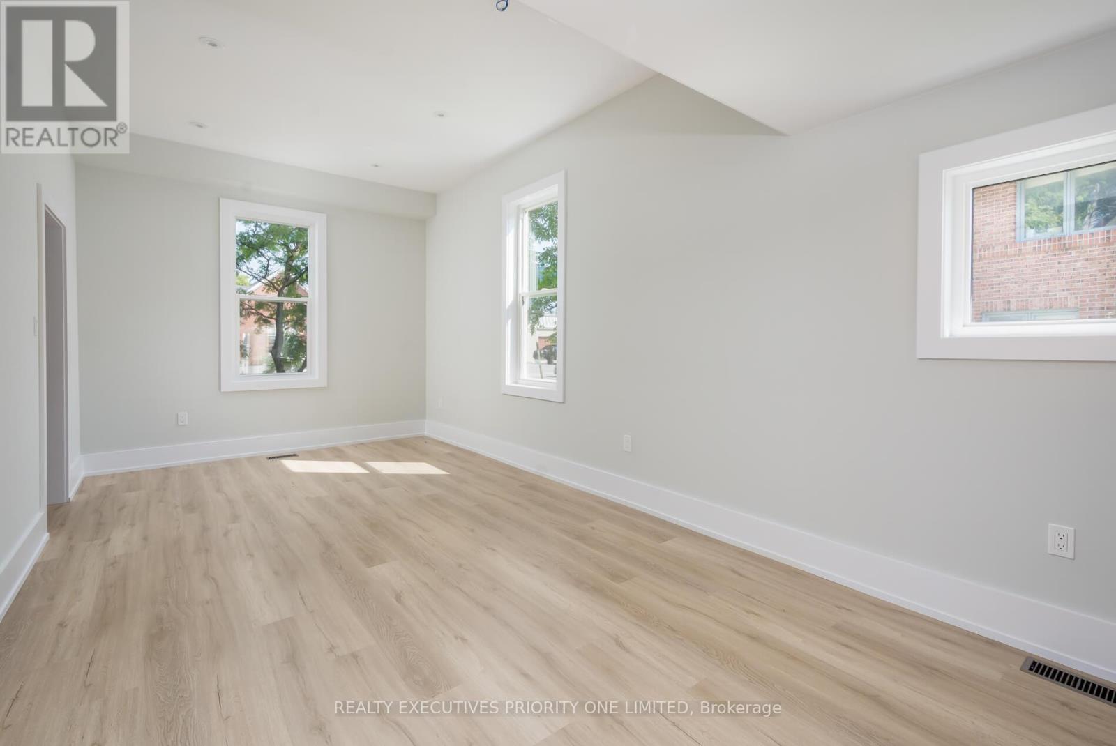 2195 King Road, King, Ontario  L7B 1G3 - Photo 8 - N12909484