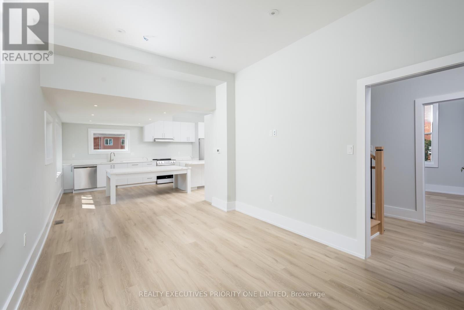 2195 King Road, King, Ontario  L7B 1G3 - Photo 9 - N12909486