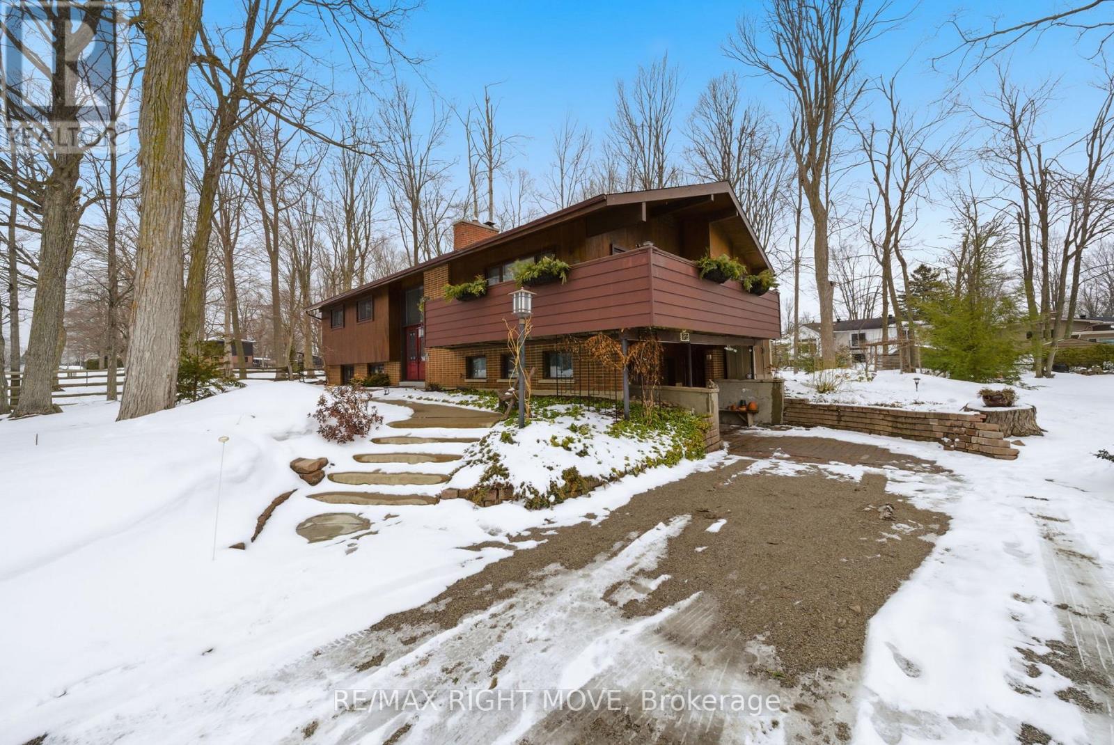 220 BELMORAL DRIVE, Orillia, Ontario