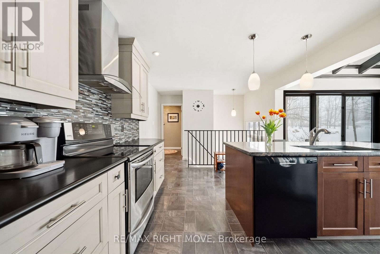 220 Belmoral Drive, Orillia, Ontario  L3V 5R1 - Photo 14 - S12909414