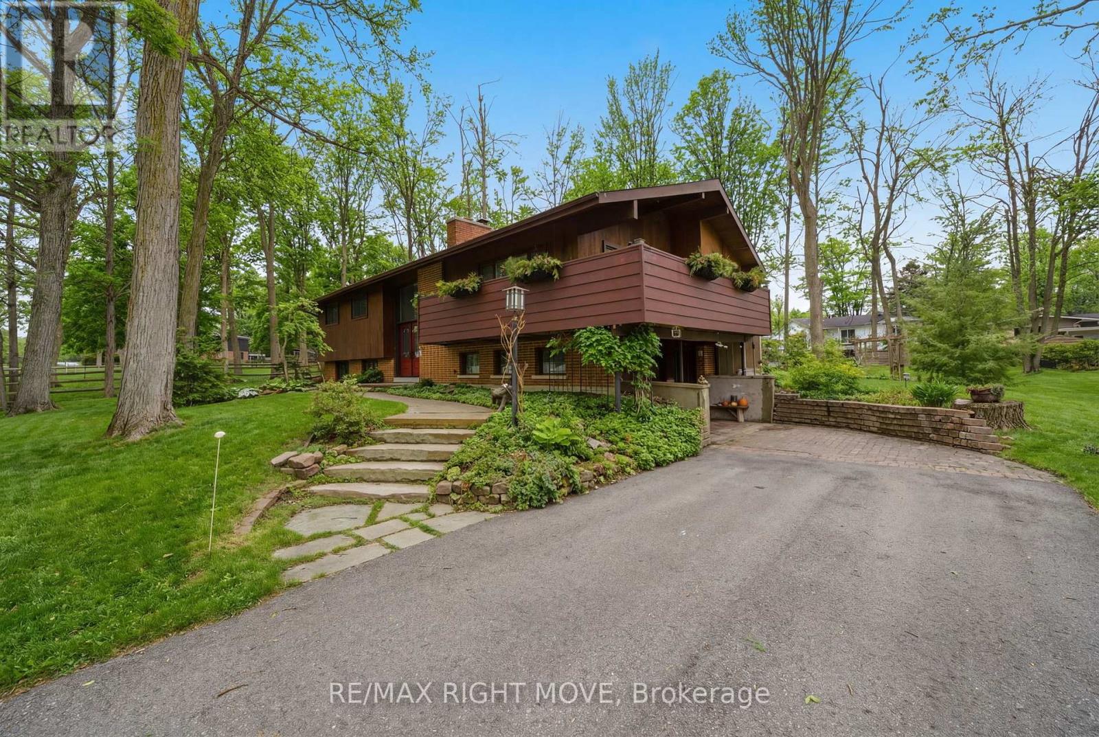 220 Belmoral Drive, Orillia, Ontario  L3V 5R1 - Photo 2 - S12909414