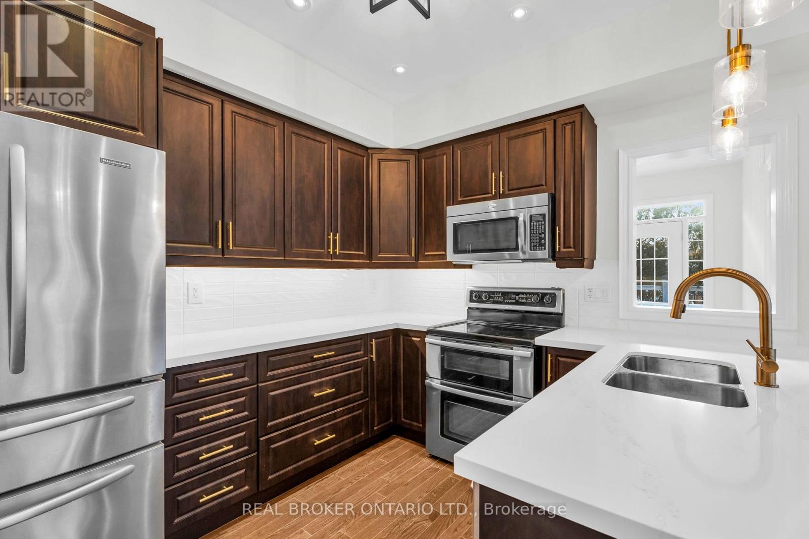 24 Savannah Crescent, Wasaga Beach, Ontario  L9Z 0G3 - Photo 13 - S12909420