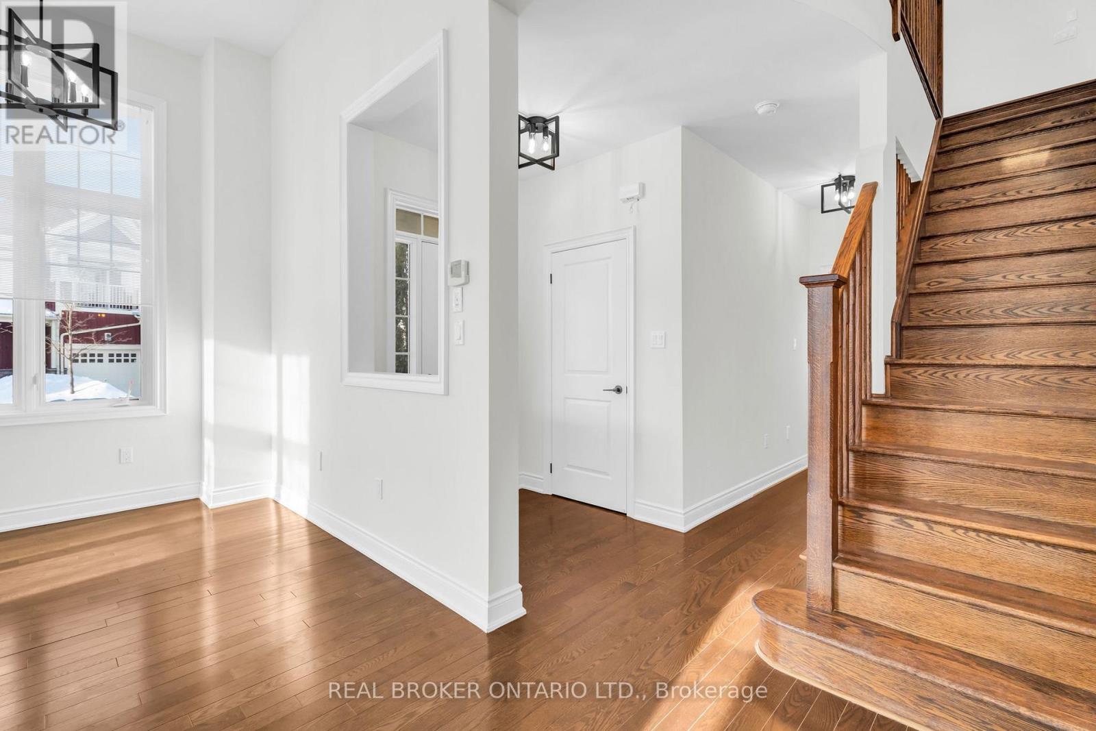 24 Savannah Crescent, Wasaga Beach, Ontario  L9Z 0G3 - Photo 7 - S12909420