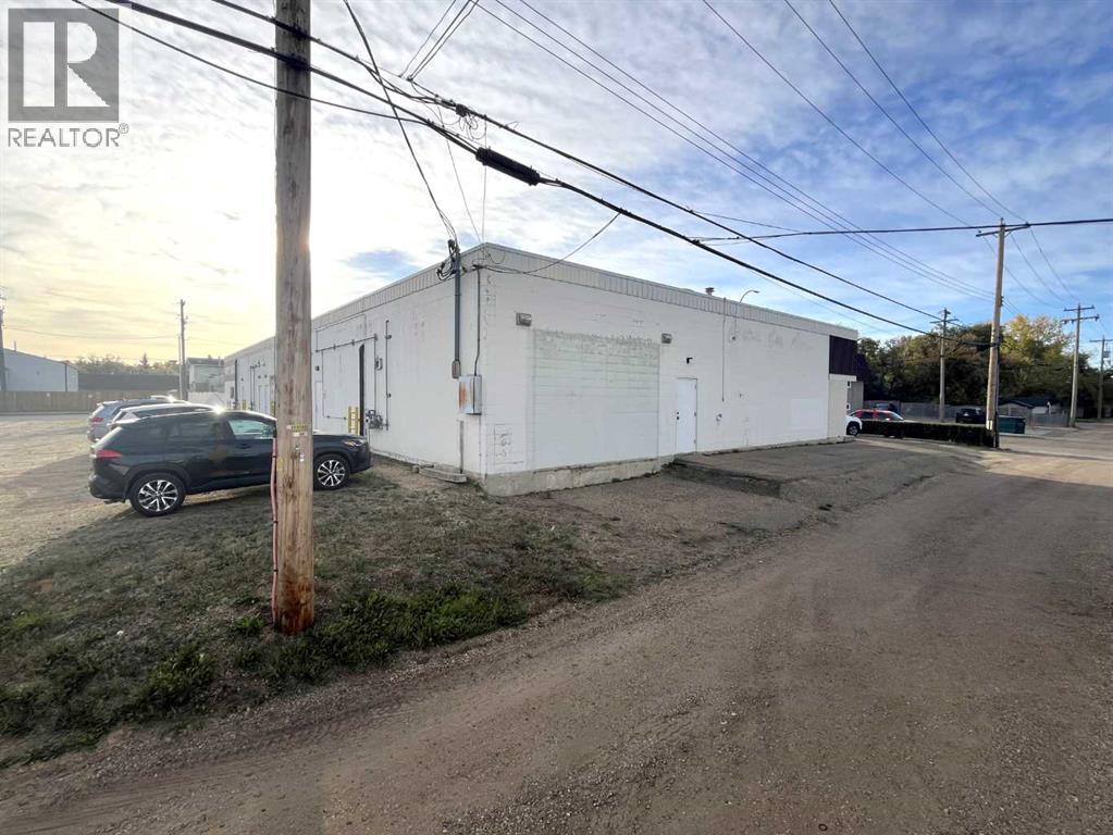 4704 49 Avenue, Camrose, Alberta  T4V 3K9 - Photo 5 - A2260139