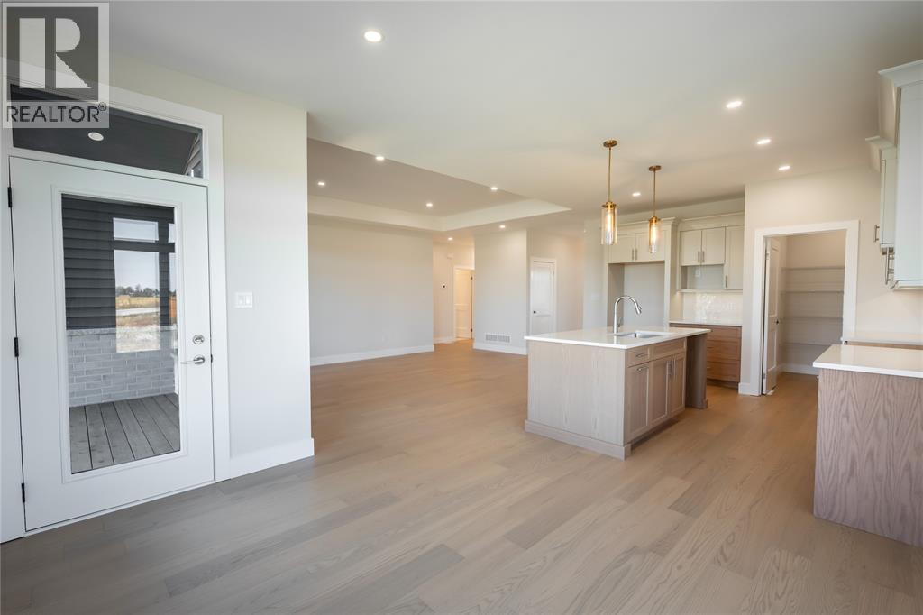 3559 Paul Crescent, Plympton-Wyoming, Ontario  N0N 1E0 - Photo 11 - 26005750