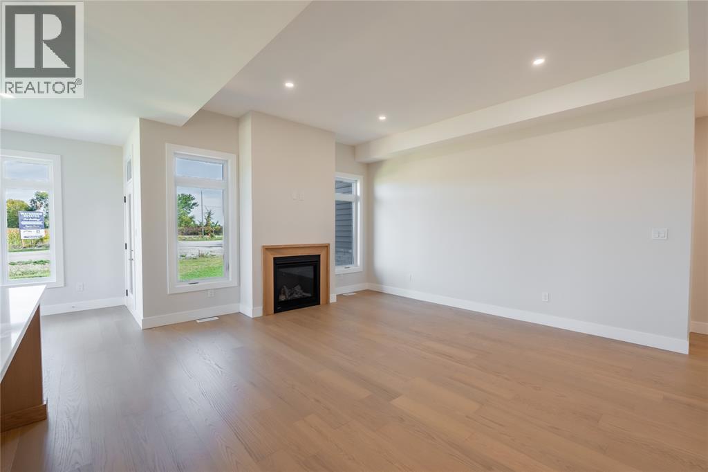 3559 Paul Crescent, Plympton-Wyoming, Ontario  N0N 1E0 - Photo 7 - 26005750