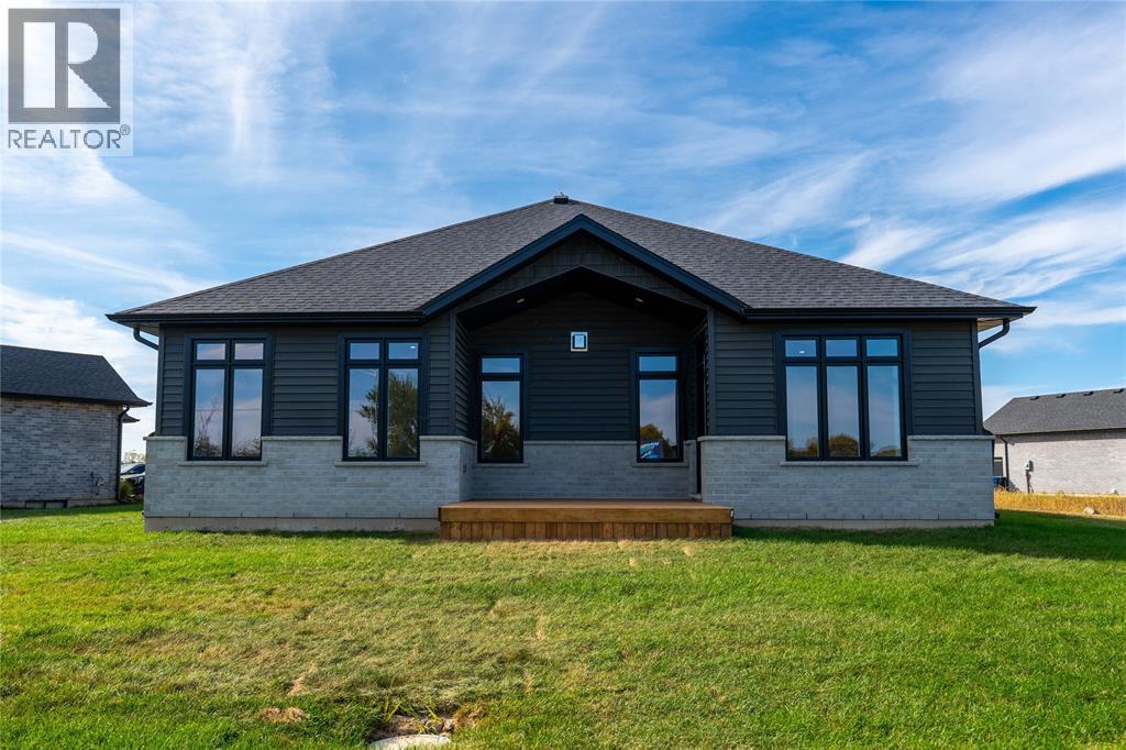 3559 Paul Crescent, Plympton-Wyoming, Ontario  N0N 1E0 - Photo 32 - 26005743