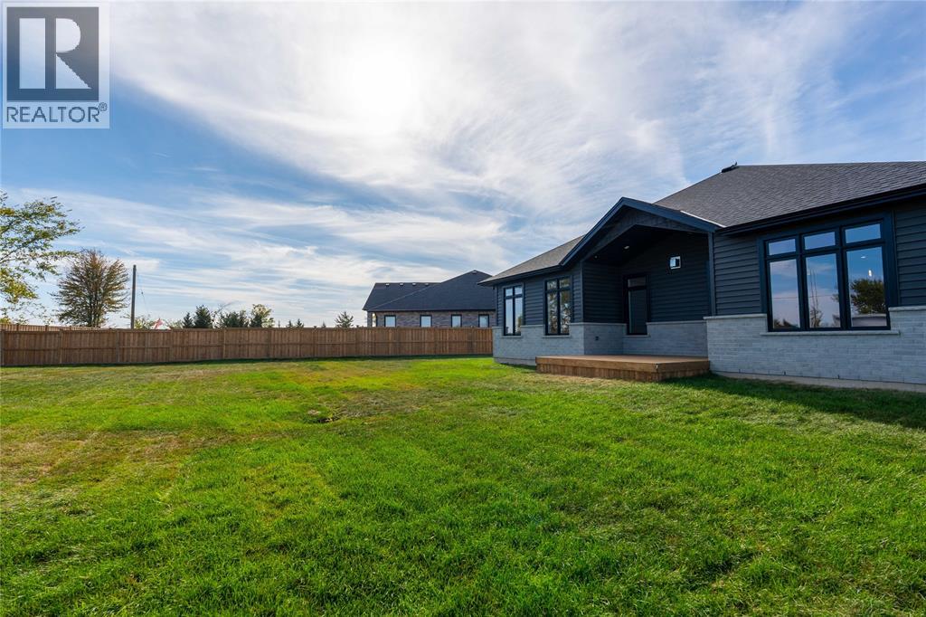 3559 Paul Crescent, Plympton-Wyoming, Ontario  N0N 1E0 - Photo 33 - 26005743