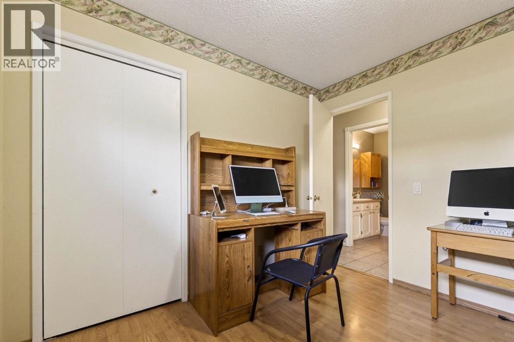 804 Queensland Drive Se, Calgary, Alberta  T2J 4T1 - Photo 34 - A2294924