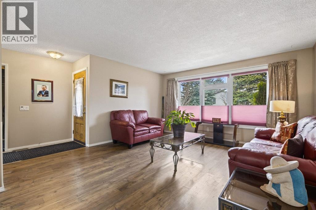 804 Queensland Drive Se, Calgary, Alberta  T2J 4T1 - Photo 10 - A2294924