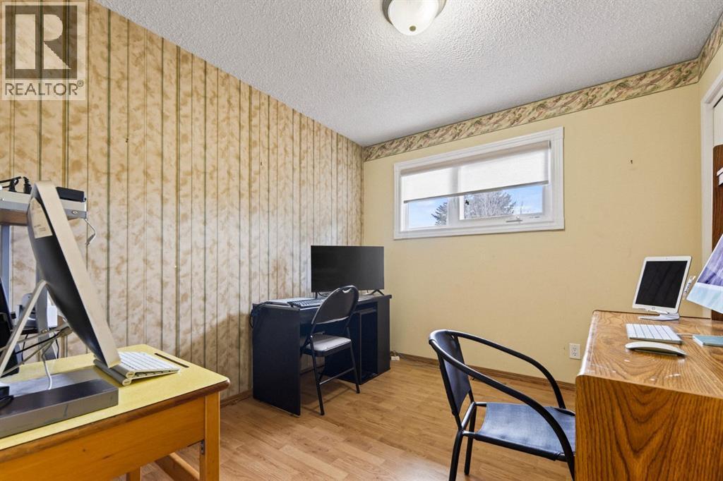 804 Queensland Drive Se, Calgary, Alberta  T2J 4T1 - Photo 33 - A2294924