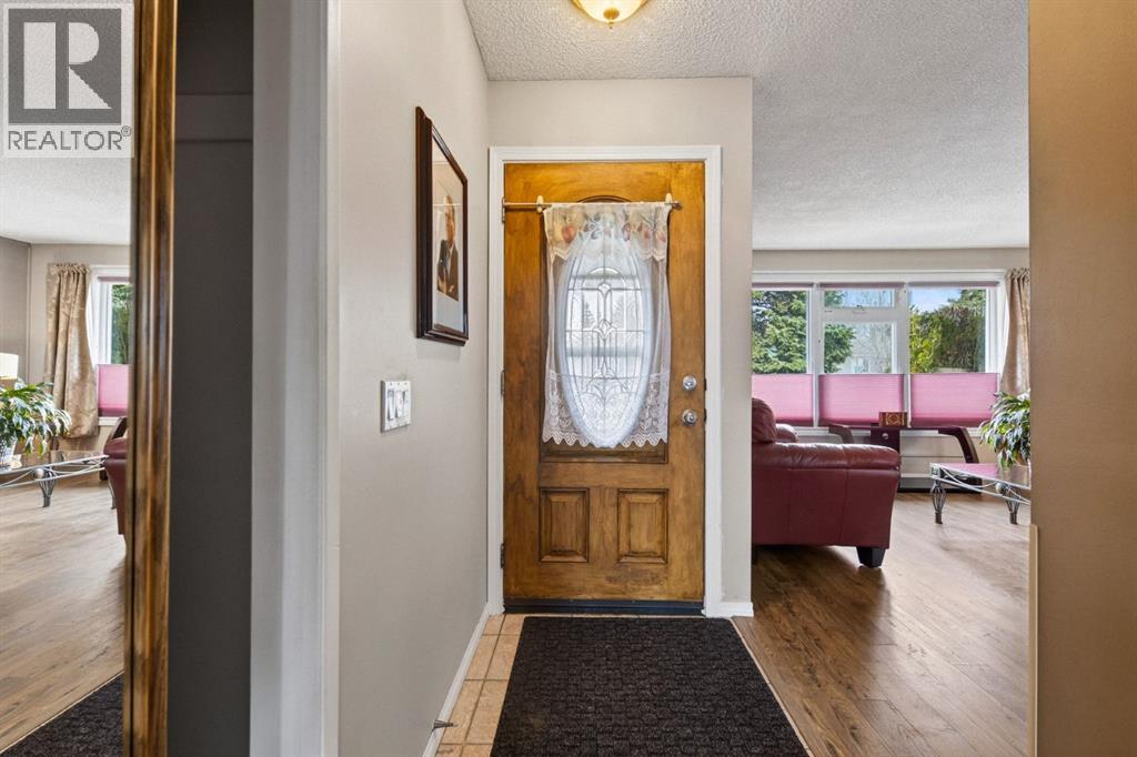 804 Queensland Drive Se, Calgary, Alberta  T2J 4T1 - Photo 7 - A2294924