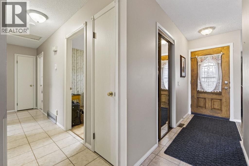 804 Queensland Drive Se, Calgary, Alberta  T2J 4T1 - Photo 8 - A2294924