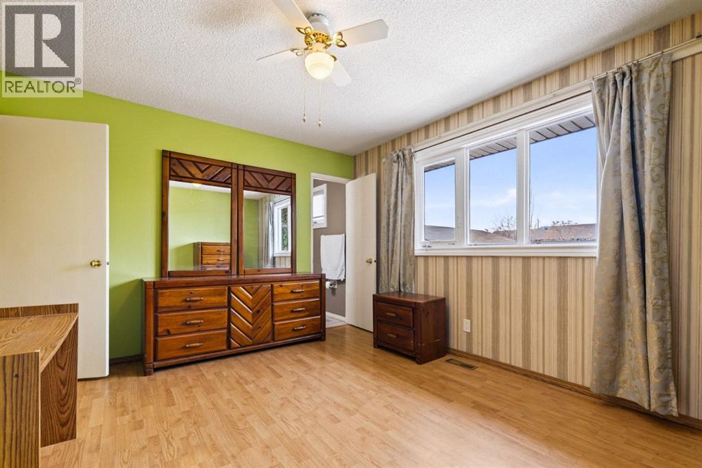 804 Queensland Drive Se, Calgary, Alberta  T2J 4T1 - Photo 29 - A2294924