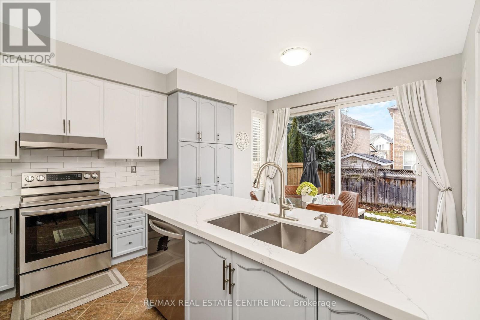 823 Biggar Heights Se, Milton, Ontario  L9T 0G7 - Photo 17 - W12909406