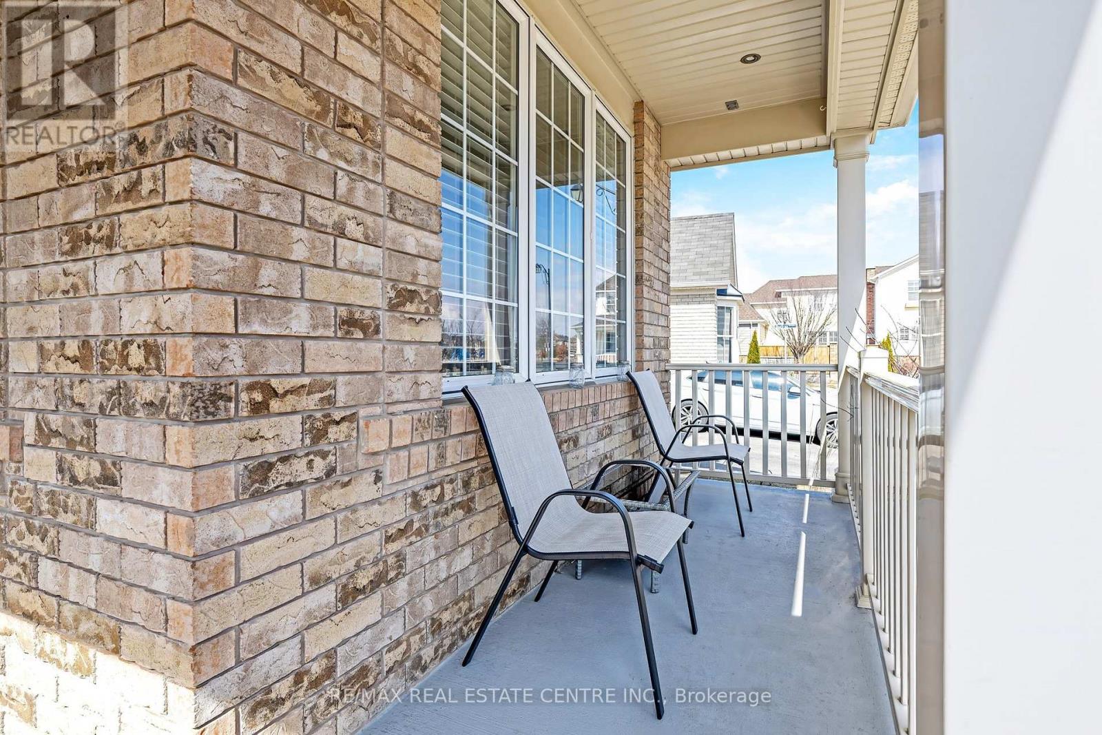 823 Biggar Heights Se, Milton, Ontario  L9T 0G7 - Photo 3 - W12909406