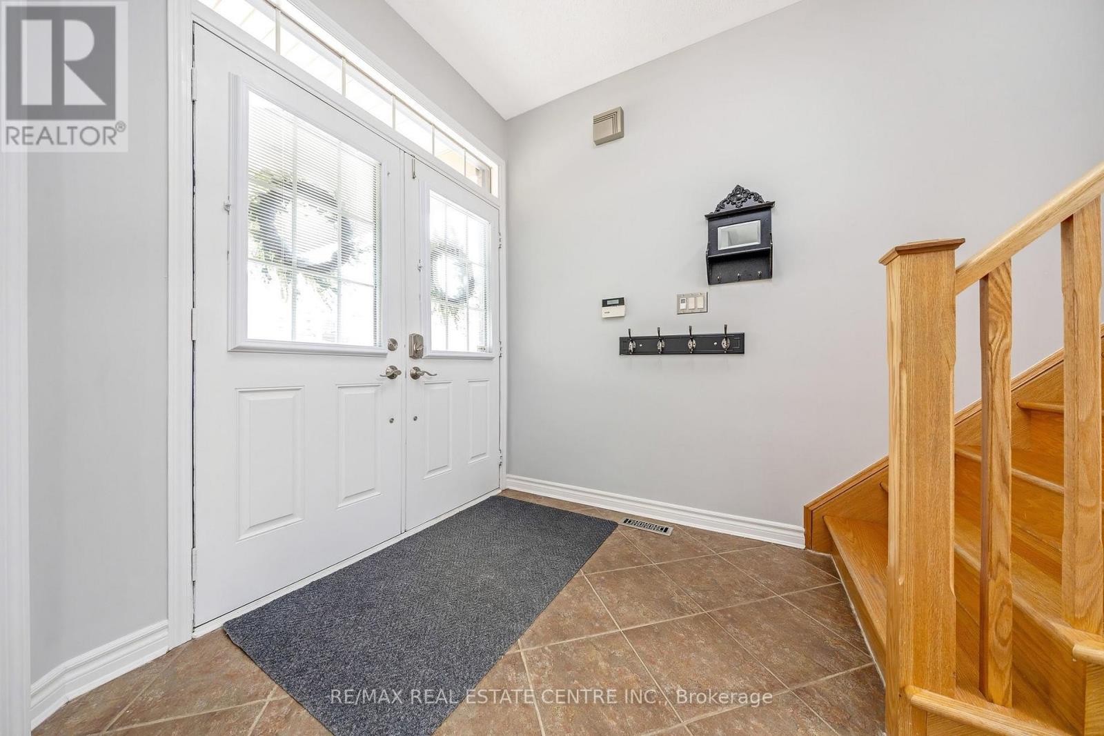 823 Biggar Heights Se, Milton, Ontario  L9T 0G7 - Photo 6 - W12909406