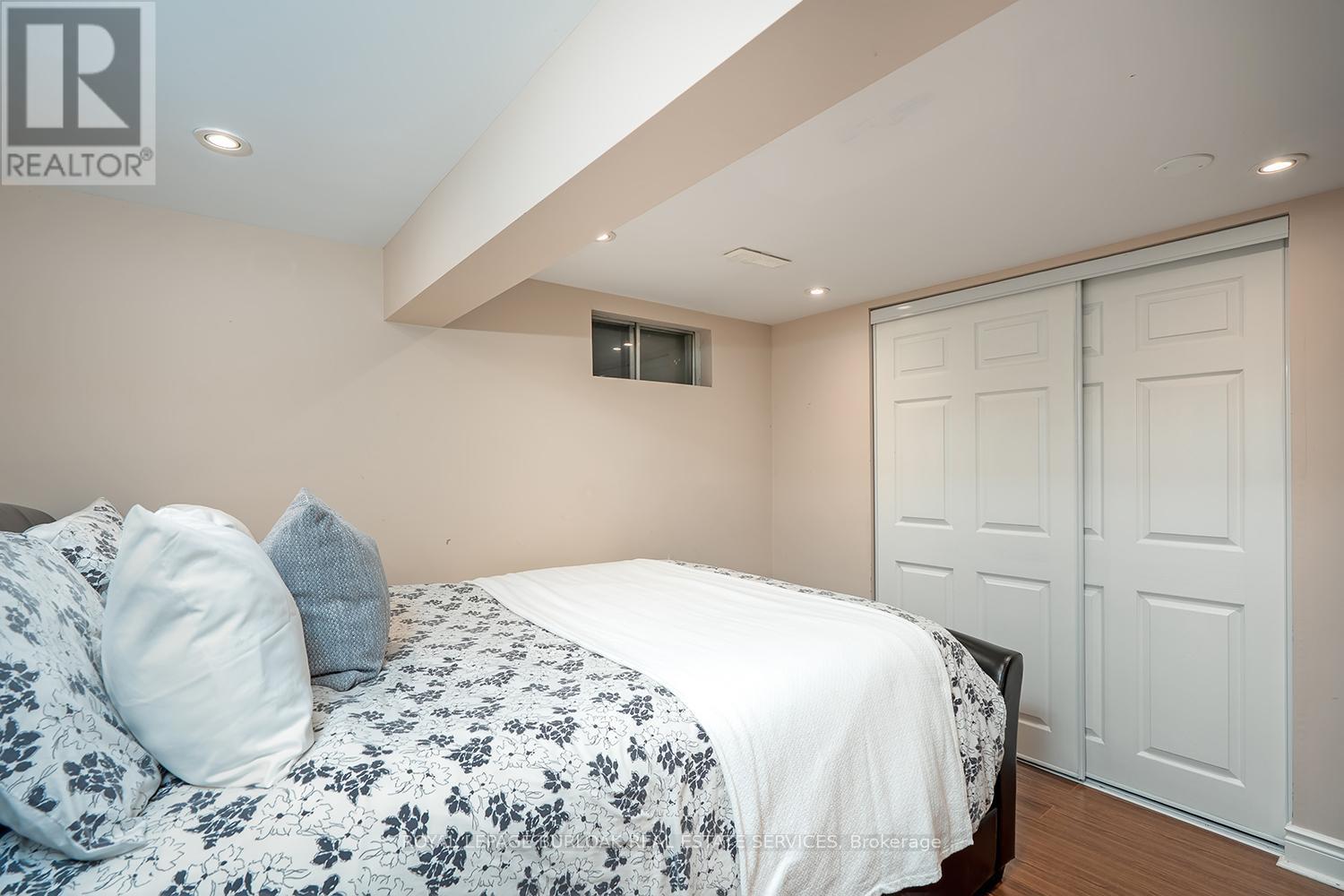 1278 Consort Crescent, Burlington, Ontario  L7M 1J7 - Photo 22 - W12909416