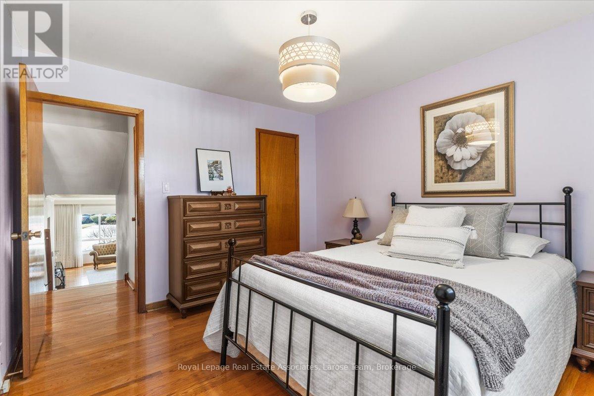 510 Ettridge Court, Mississauga, Ontario  L5G 1W6 - Photo 14 - W12909436