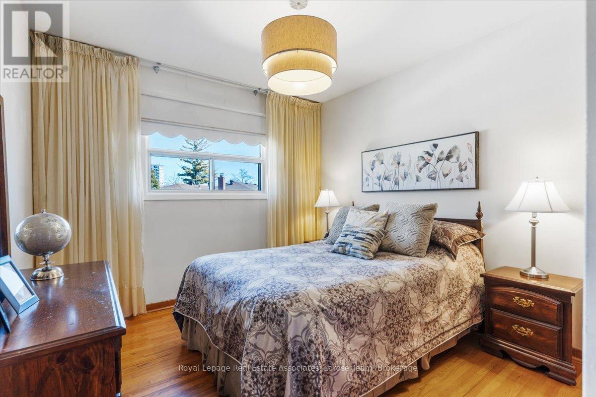 510 Ettridge Court, Mississauga, Ontario  L5G 1W6 - Photo 15 - W12909436