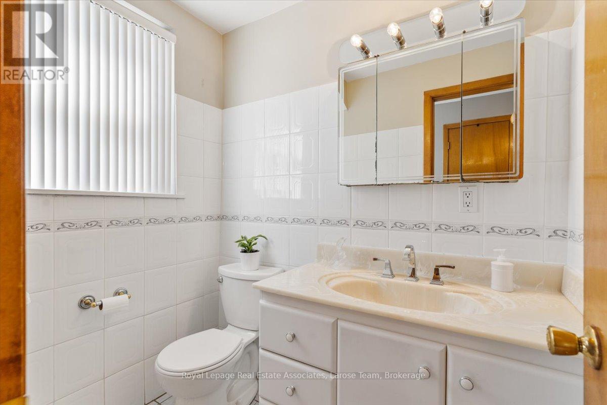 510 Ettridge Court, Mississauga, Ontario  L5G 1W6 - Photo 17 - W12909436