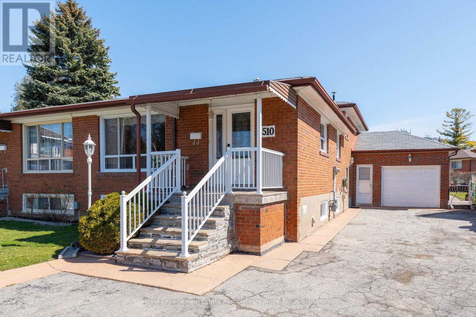 510 Ettridge Court, Mississauga, Ontario  L5G 1W6 - Photo 2 - W12909436