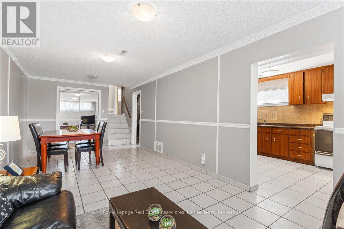 510 Ettridge Court, Mississauga, Ontario  L5G 1W6 - Photo 24 - W12909436