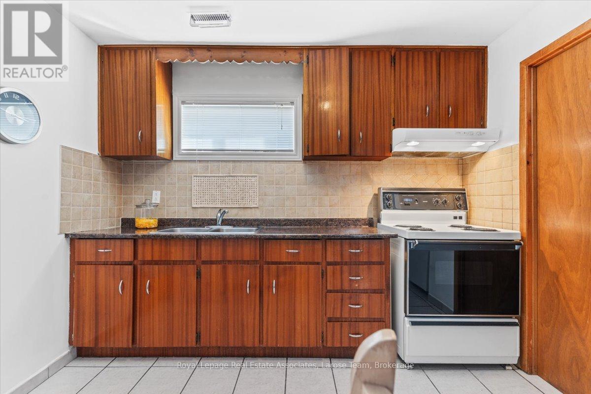 510 Ettridge Court, Mississauga, Ontario  L5G 1W6 - Photo 27 - W12909436