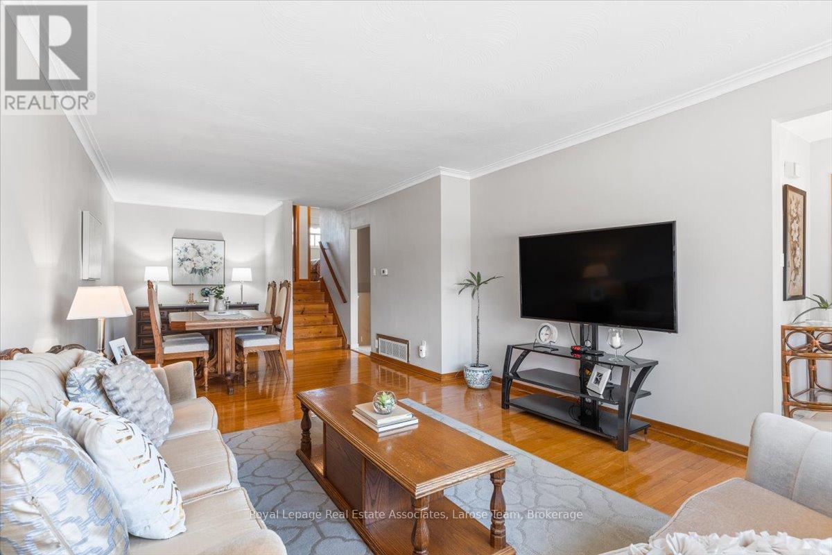 510 Ettridge Court, Mississauga, Ontario  L5G 1W6 - Photo 5 - W12909436