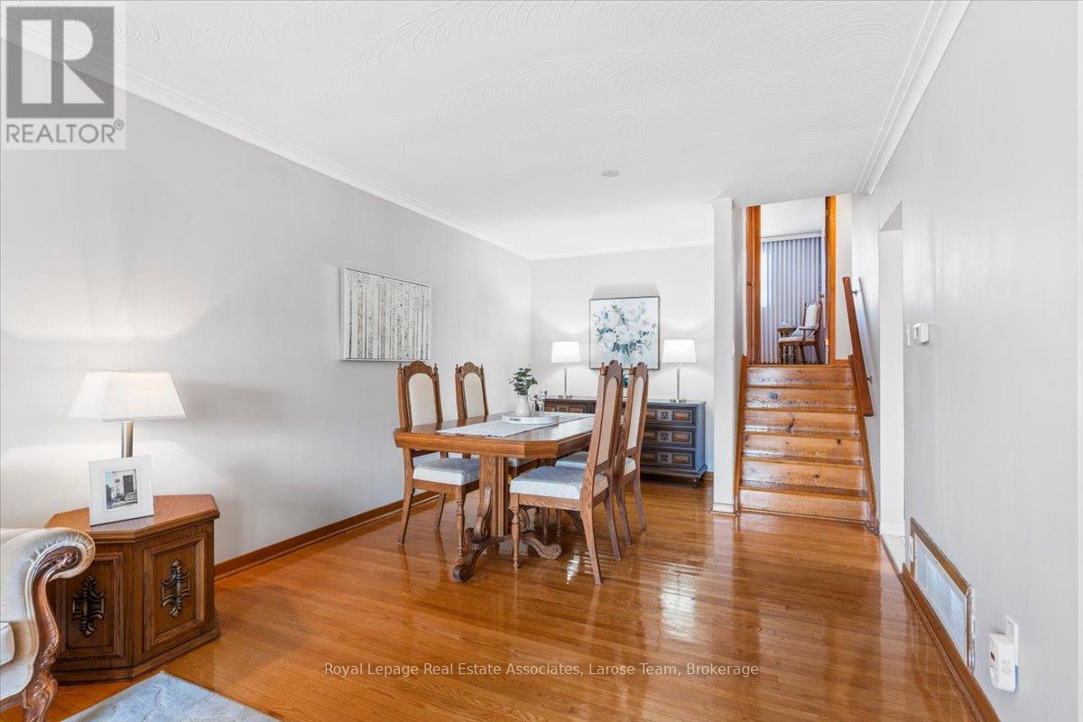 510 Ettridge Court, Mississauga, Ontario  L5G 1W6 - Photo 7 - W12909436