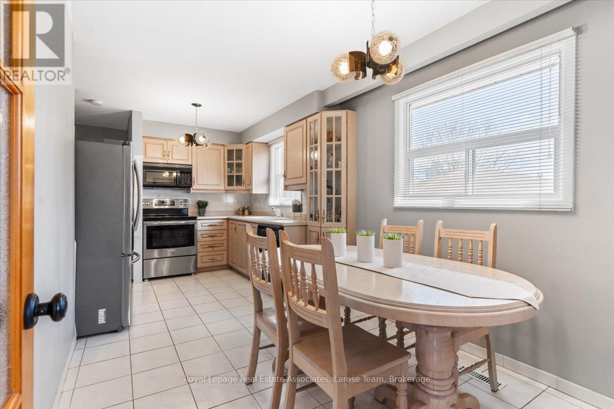 510 Ettridge Court, Mississauga, Ontario  L5G 1W6 - Photo 9 - W12909436