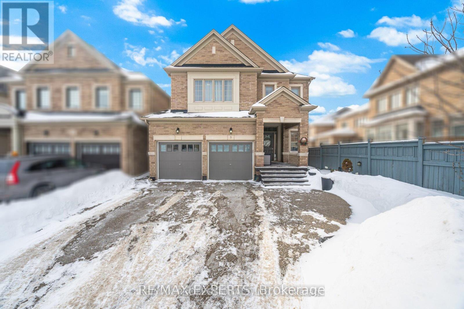 5 Mugford Crescent, Brampton, Ontario  L6Y 6A7 - Photo 2 - W12909452