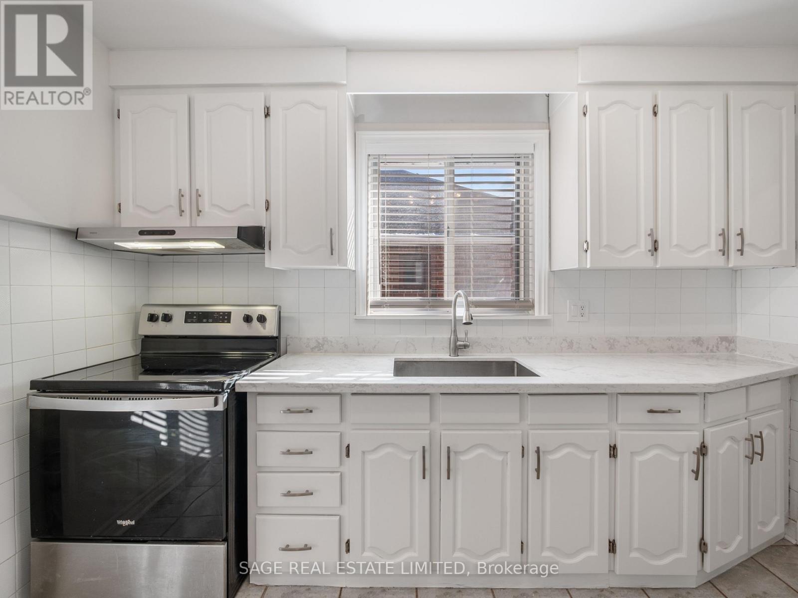 521 Glen Park Avenue, Toronto, Ontario  M6B 2G2 - Photo 11 - W12909456