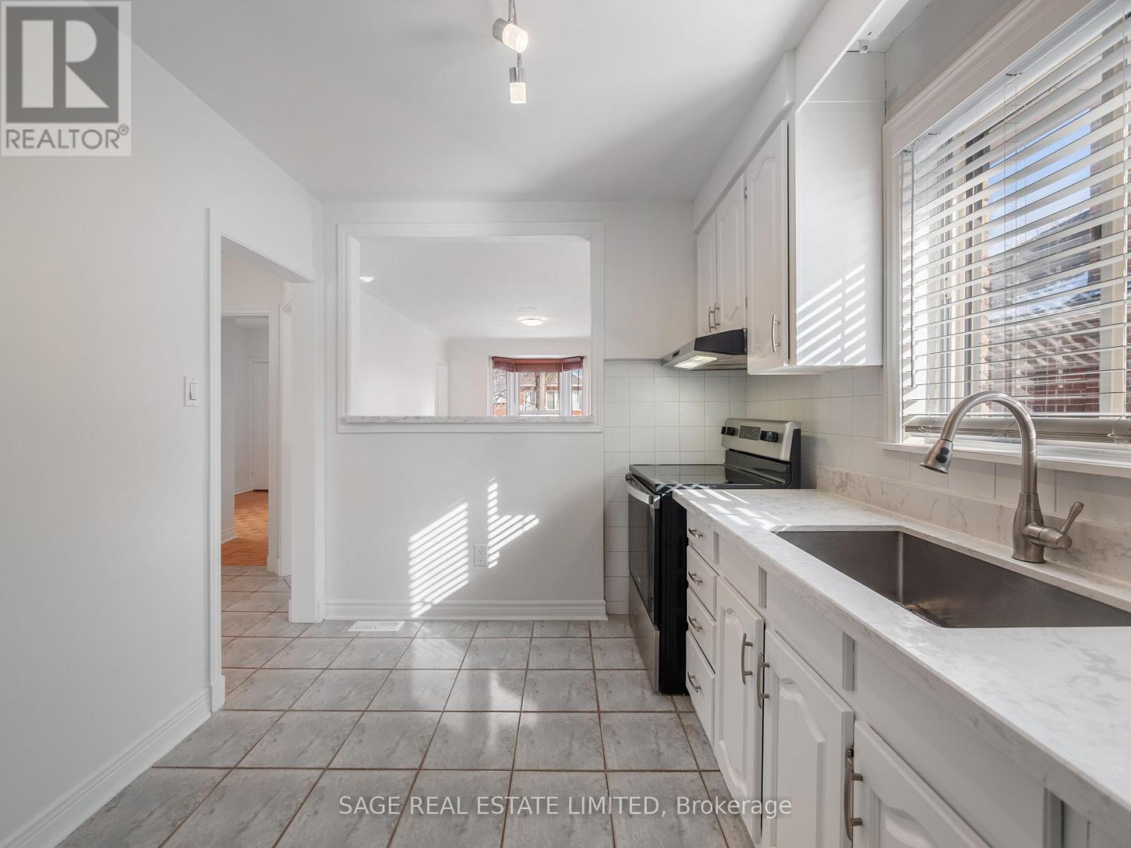 521 Glen Park Avenue, Toronto, Ontario  M6B 2G2 - Photo 13 - W12909456