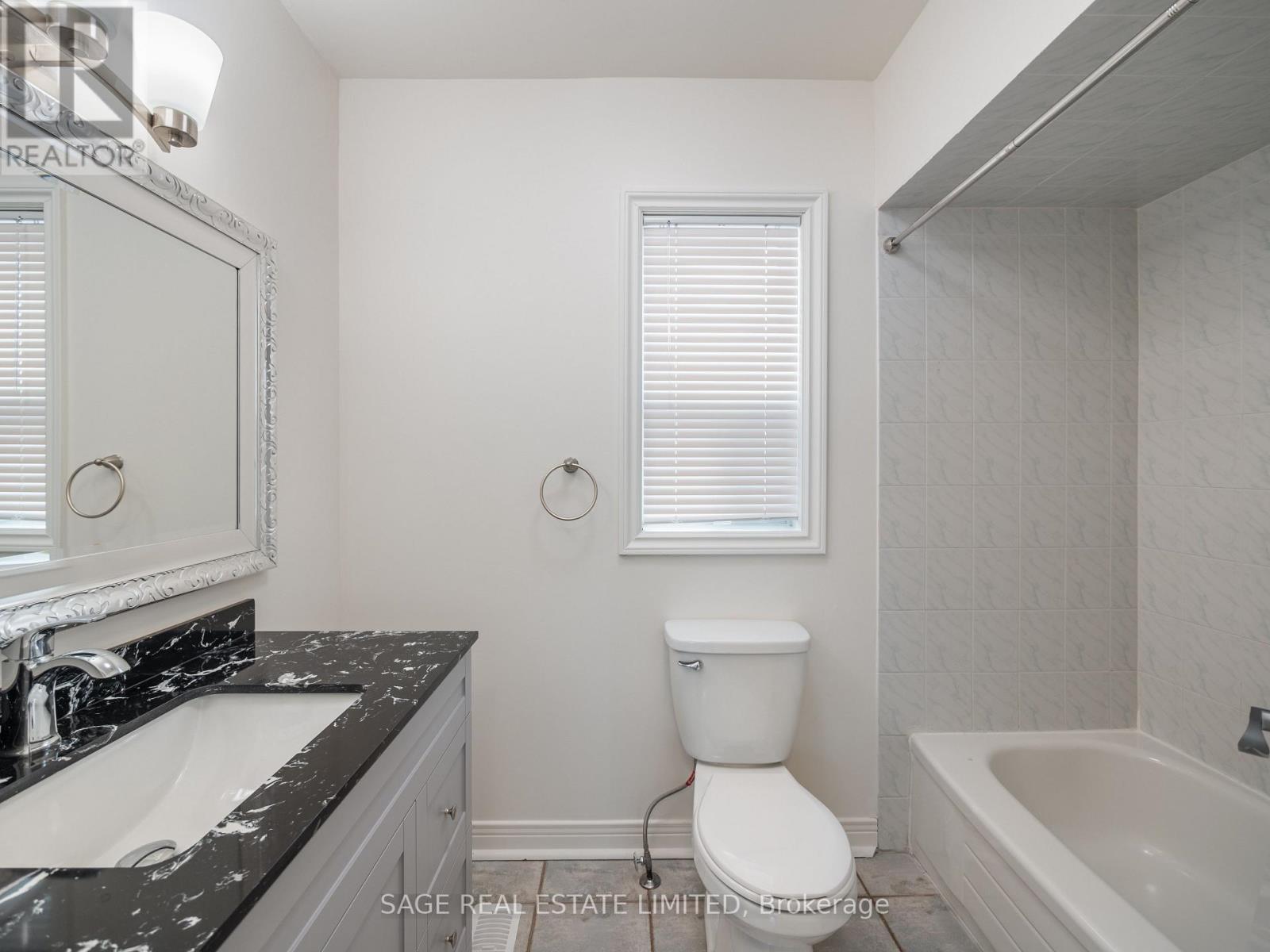 521 Glen Park Avenue, Toronto, Ontario  M6B 2G2 - Photo 21 - W12909456