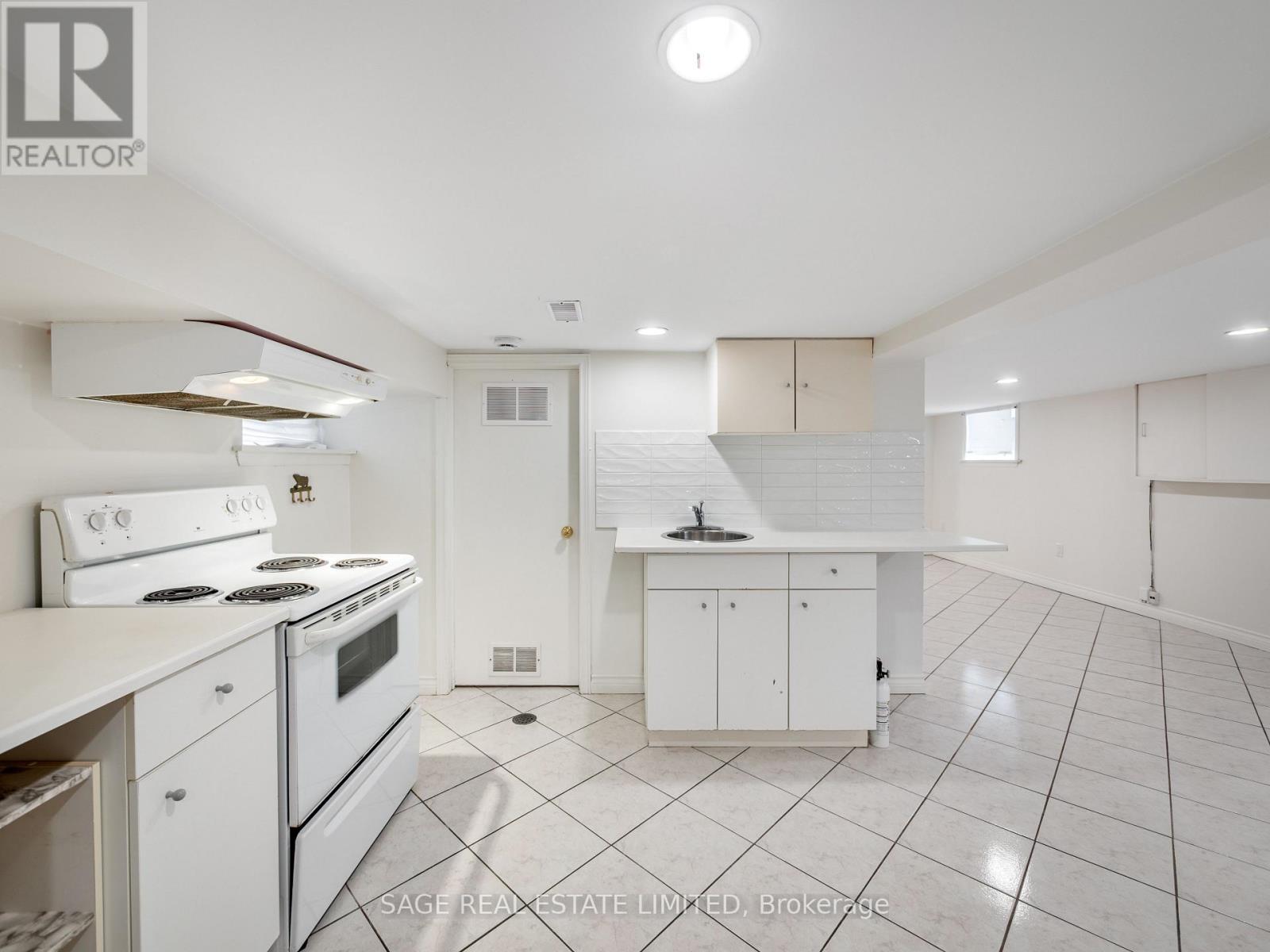 521 Glen Park Avenue, Toronto, Ontario  M6B 2G2 - Photo 25 - W12909456