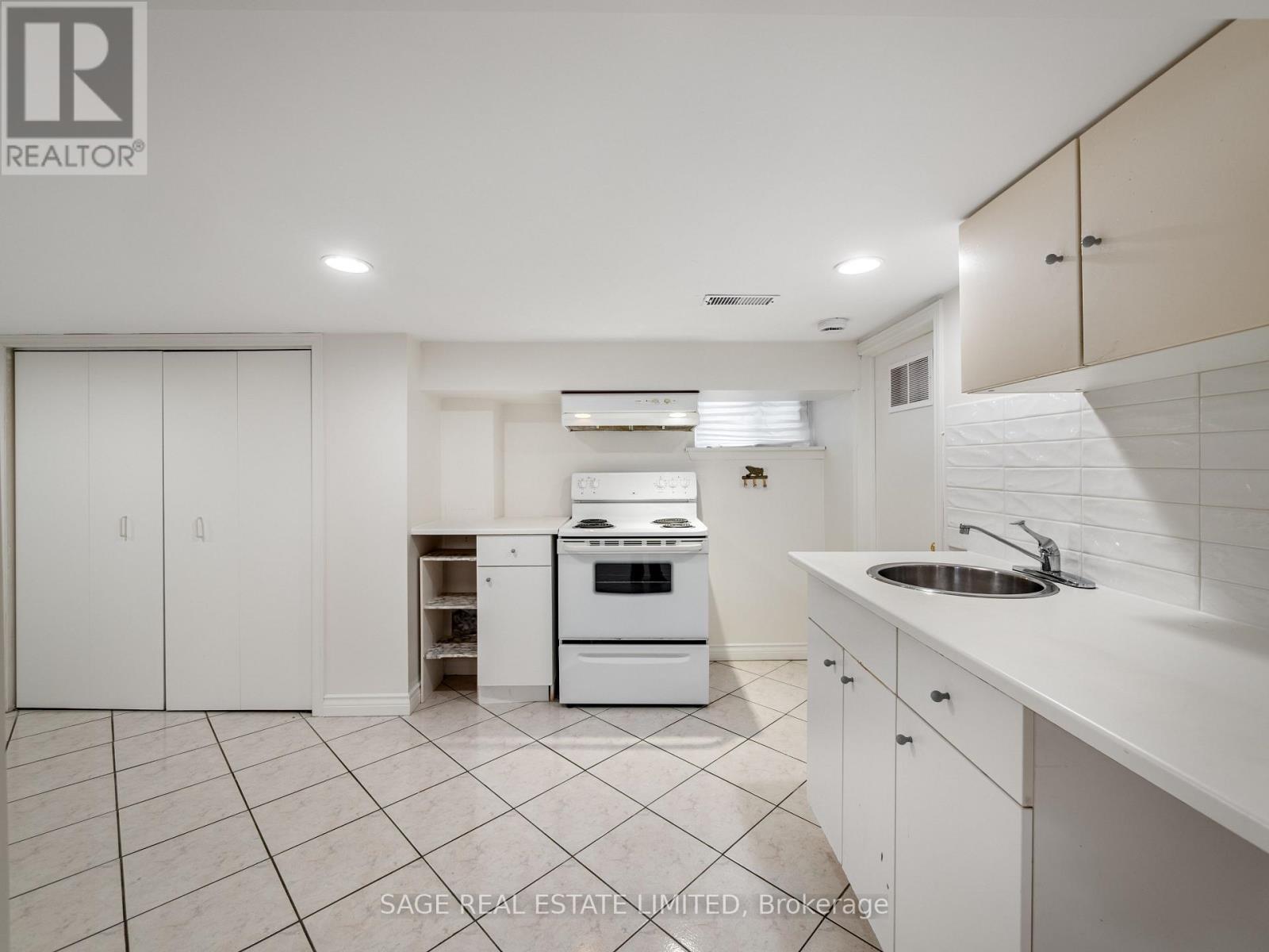 521 Glen Park Avenue, Toronto, Ontario  M6B 2G2 - Photo 26 - W12909456