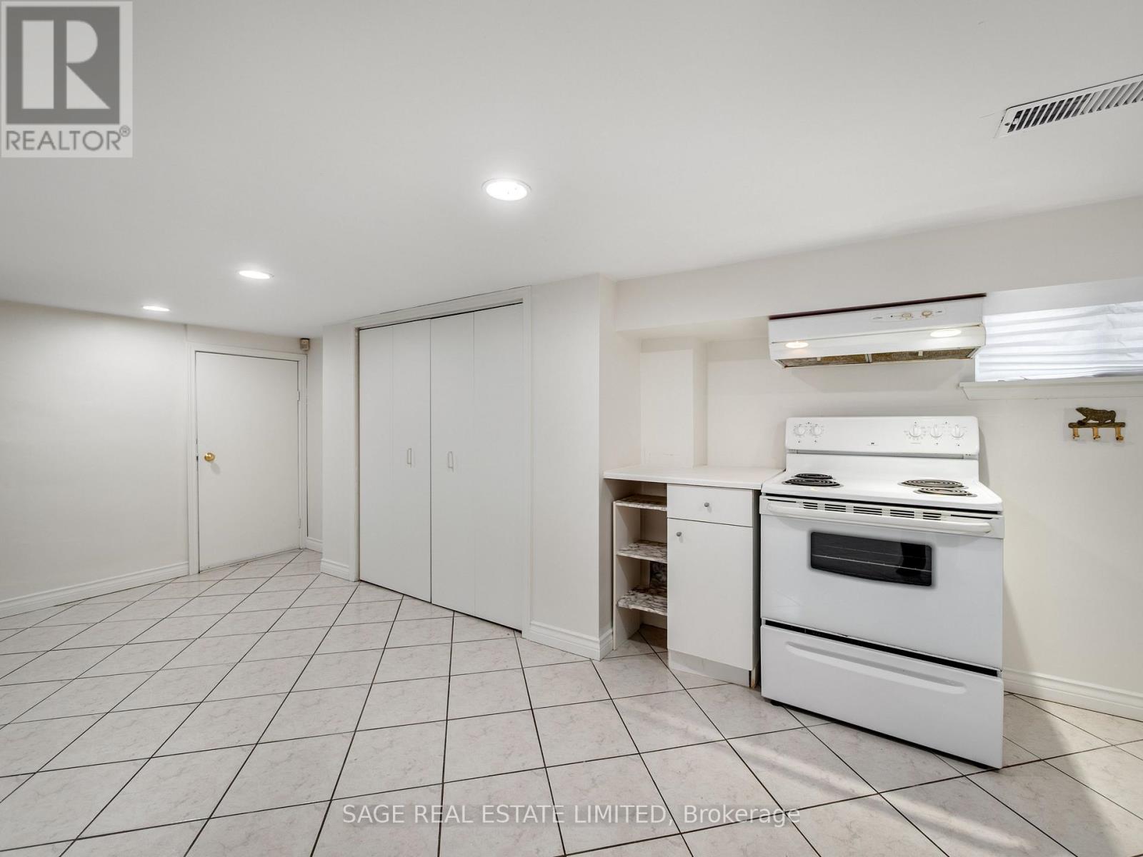 521 Glen Park Avenue, Toronto, Ontario  M6B 2G2 - Photo 27 - W12909456