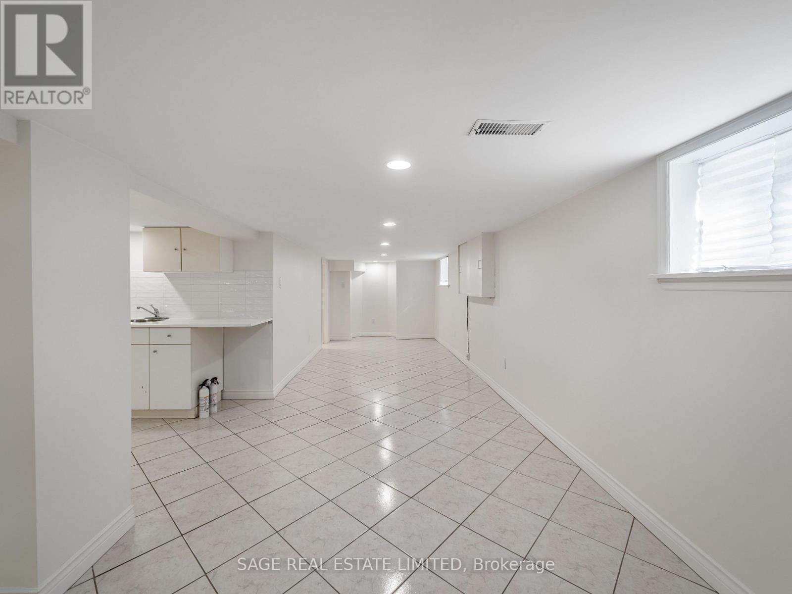 521 Glen Park Avenue, Toronto, Ontario  M6B 2G2 - Photo 29 - W12909456