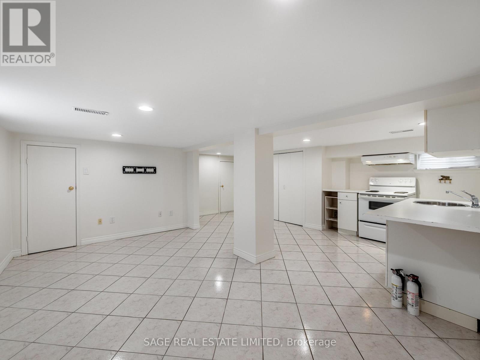 521 Glen Park Avenue, Toronto, Ontario  M6B 2G2 - Photo 32 - W12909456