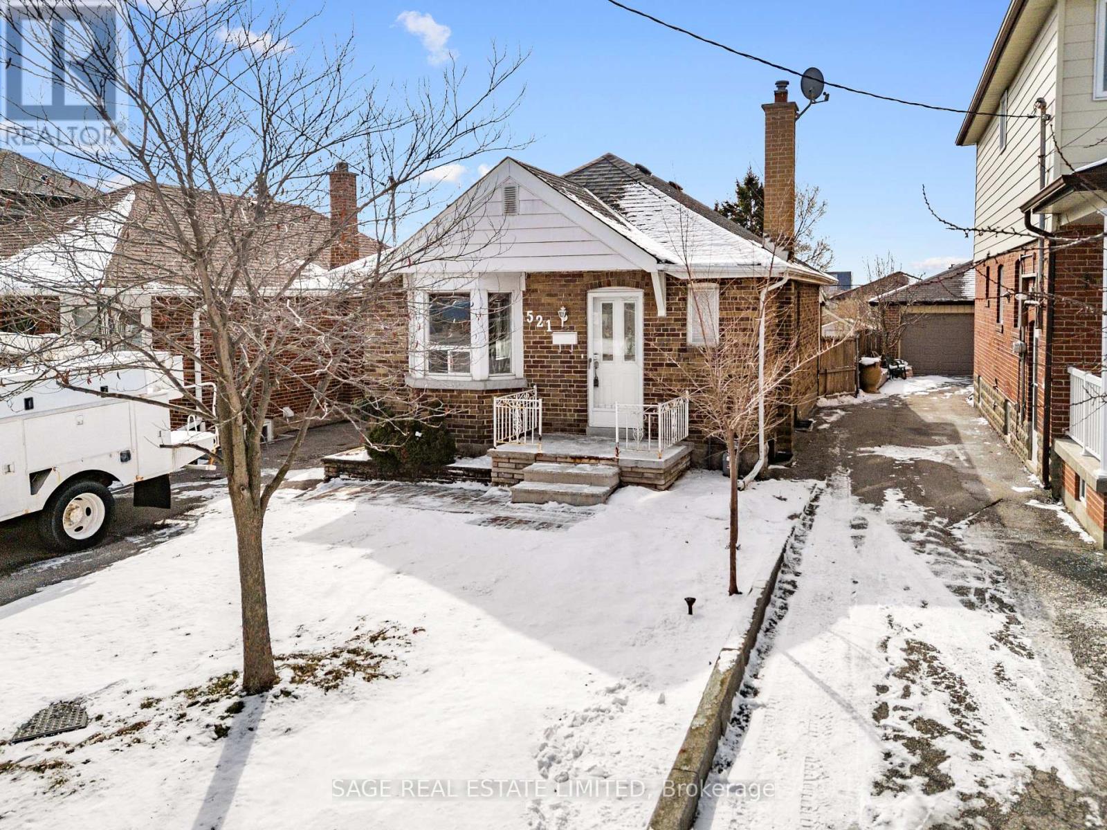 521 Glen Park Avenue, Toronto, Ontario  M6B 2G2 - Photo 37 - W12909456